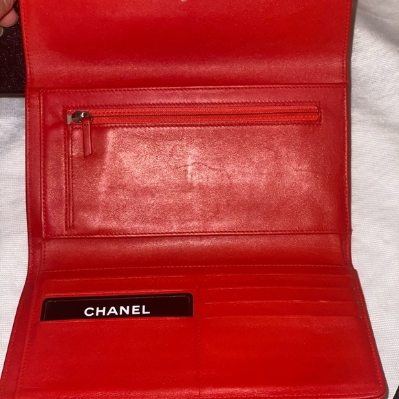 AUTHENTIC RED CHANEL CAVIAR LEATHER - LIKE NEW! - Picture 8 of 16